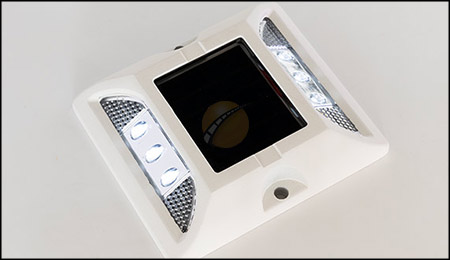 Aluminum Solar Road Stud Lights: Pioneering Sustainable Road Safety