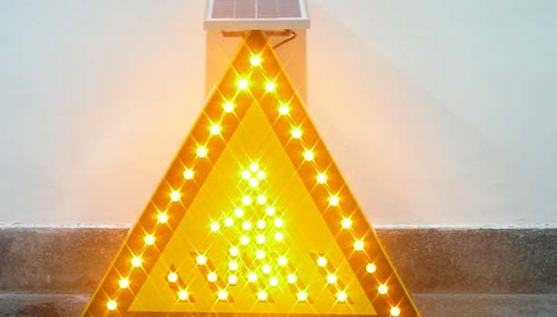 Solar-Pedestrian-Crossing-Signs