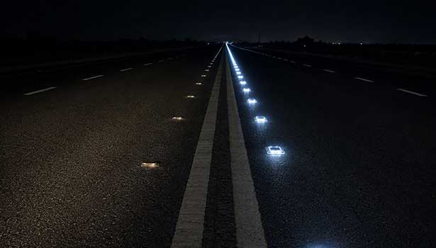 reflective-road-studs-vs-solar-road-studs