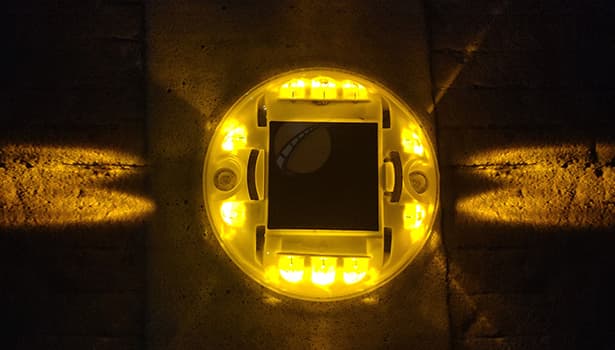 Flashing solar road studs