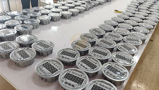 Solar-road-stud-safety-solution