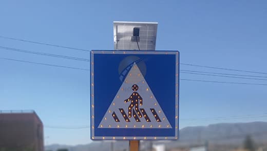 solar-traffic-signs-giving-warning