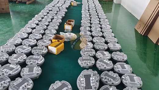 solar-road-studs-customization-manufacturer