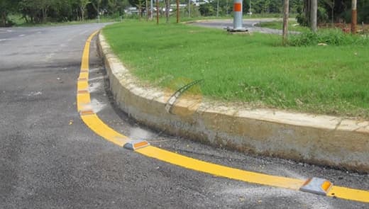 reflective-road-studs-installation-distance