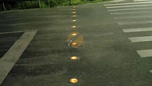 yellow-road-studs-meaning