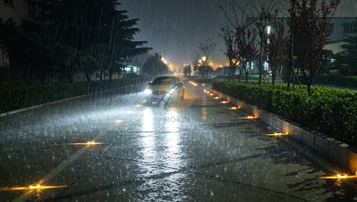 solar-road-studs-for-rainy-areas