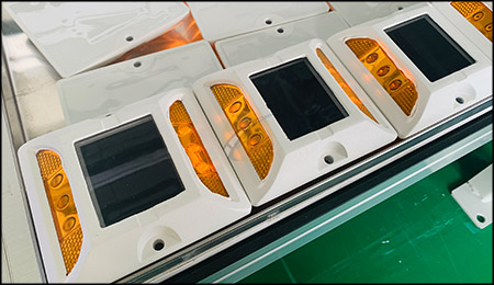 NOKIN-solar-road-stud-with-reflectors