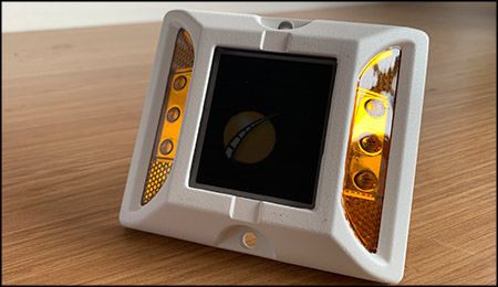 solar-road-stud-with-reflectors