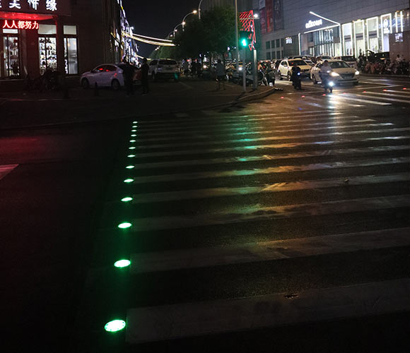 Intelligent-pedestrian-crosswalk-system
