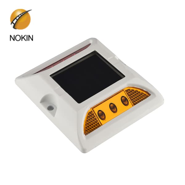 Blinking Solar Stud For Road Safety