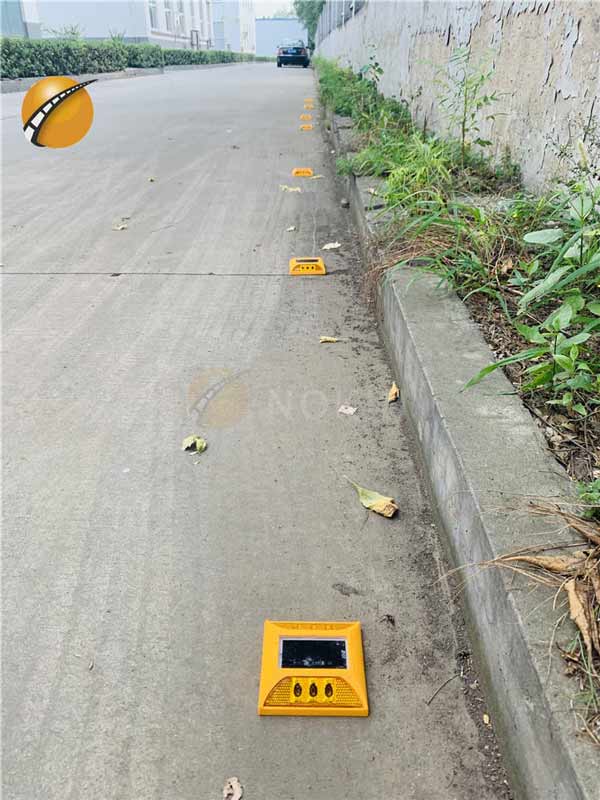 Plastic Solar Road Spike For Highway