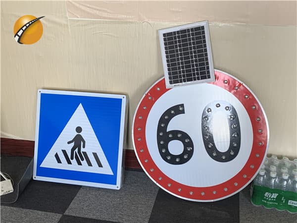 Solar LED Intelligent Illuminated Road Traffic Sign