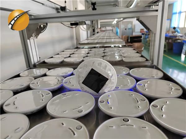 solar road stud light manufacturer