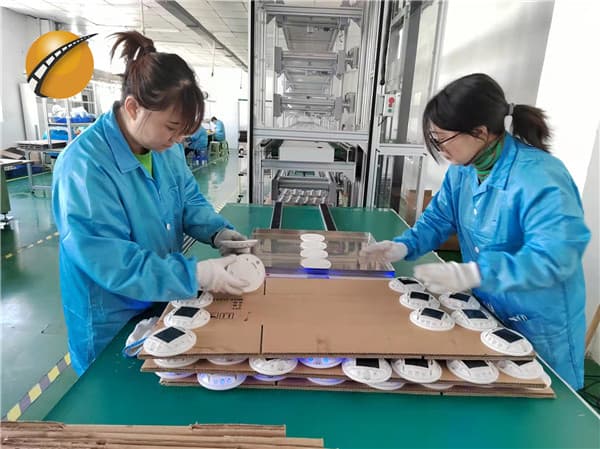 solar road studs manufacturers