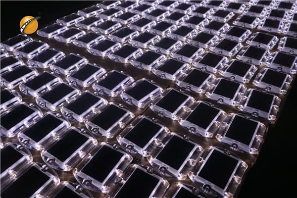 Raised Solar Stud For Road Safety