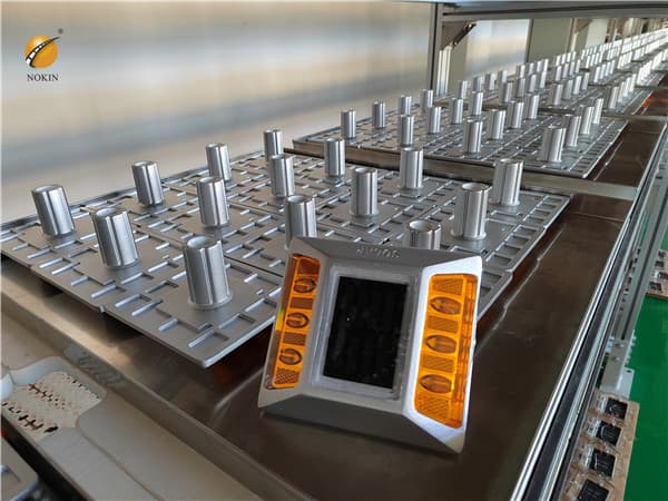 Red Solar Road Stud For City Road Supplier