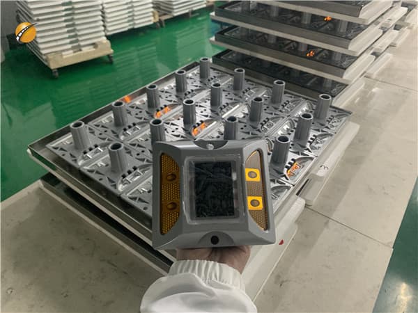 White Solar Road Stud For Motorway Factory