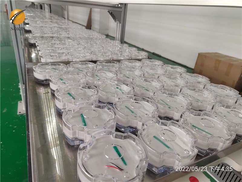 Internally Illuminated Pavement Levelled Stud Manufacturer