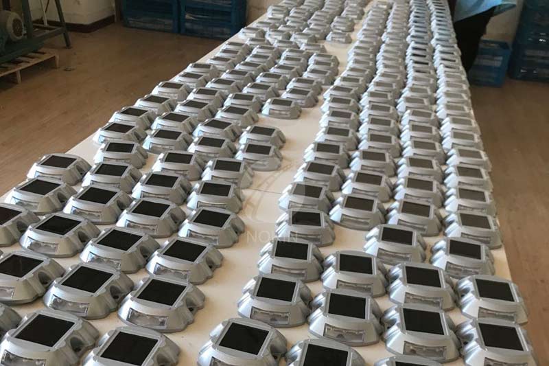 solar cat eyes for truck Installation solar powered