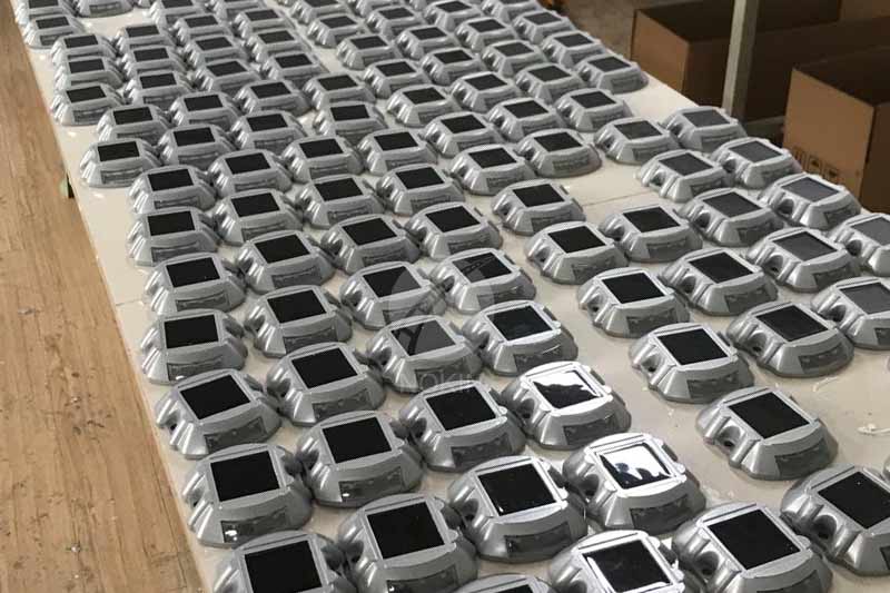 solar cat eyes for truck Installation solar powered