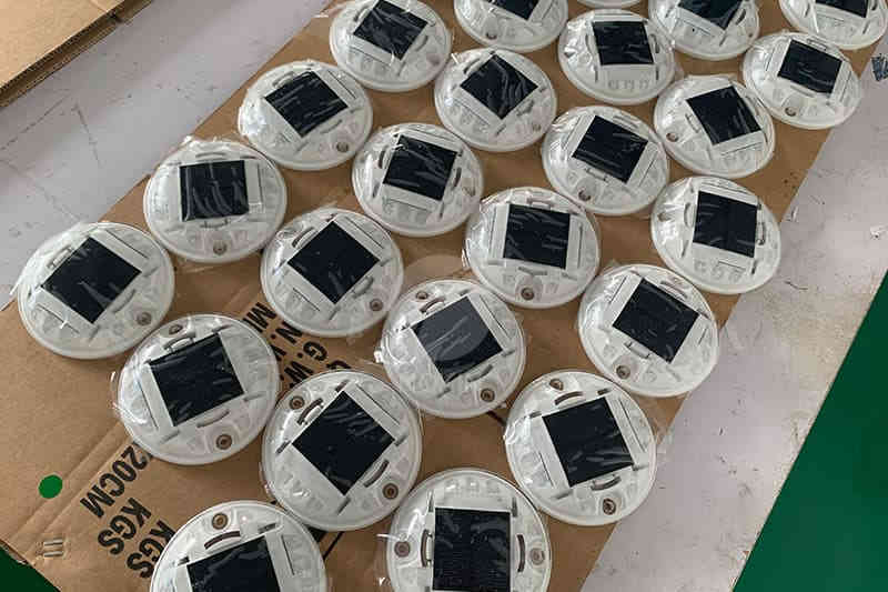 warning stud for bridge heavy duty solar