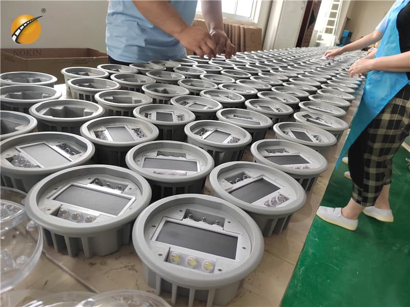 Bi-Directional Solar Pavement Levelled Marker Flashing Type