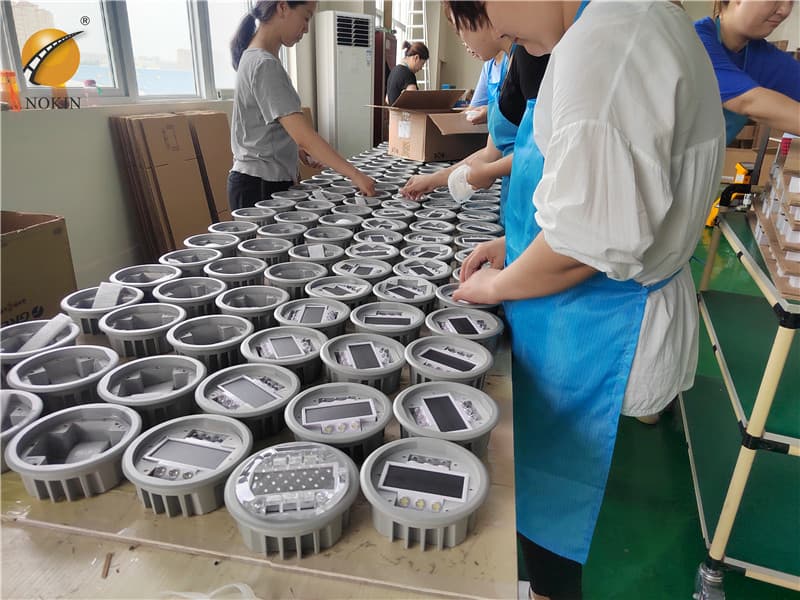 Bi-Directional Solar Pavement Levelled Marker Flashing Type