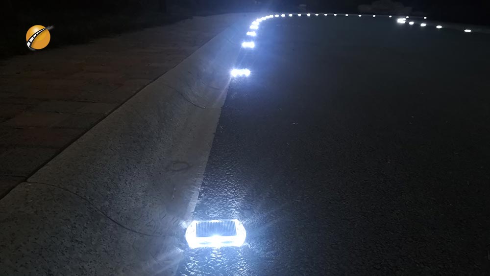 solar road marker for bridge safety reflector