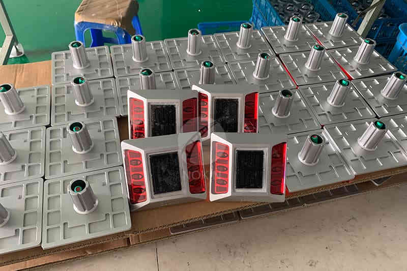 solar road stud for freeway Installation reflector