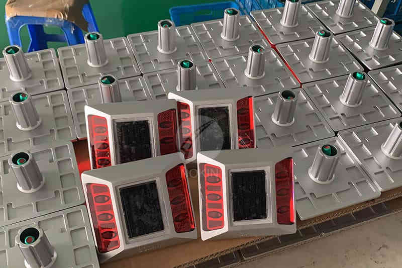solar road stud for freeway Installation reflector