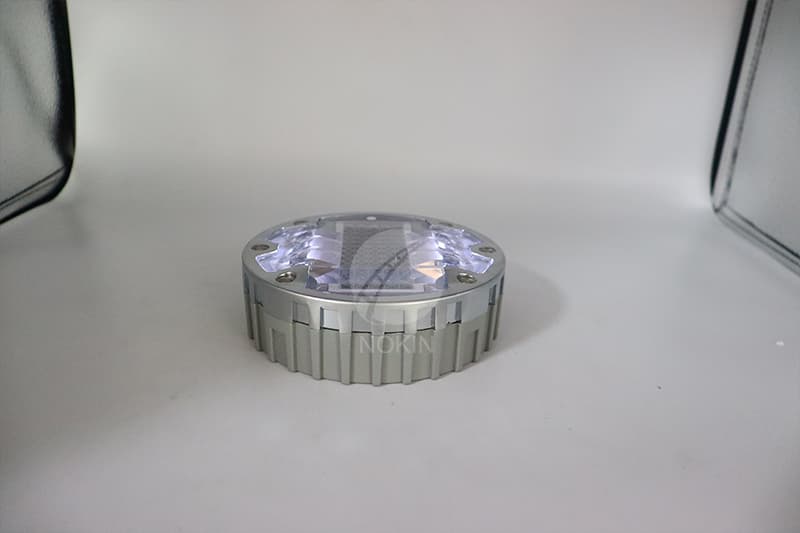 Driveway solar powered road stud for heavy duty