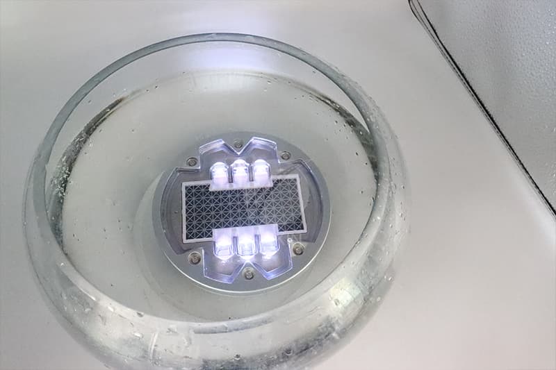 solar powered cat eyes for bridge