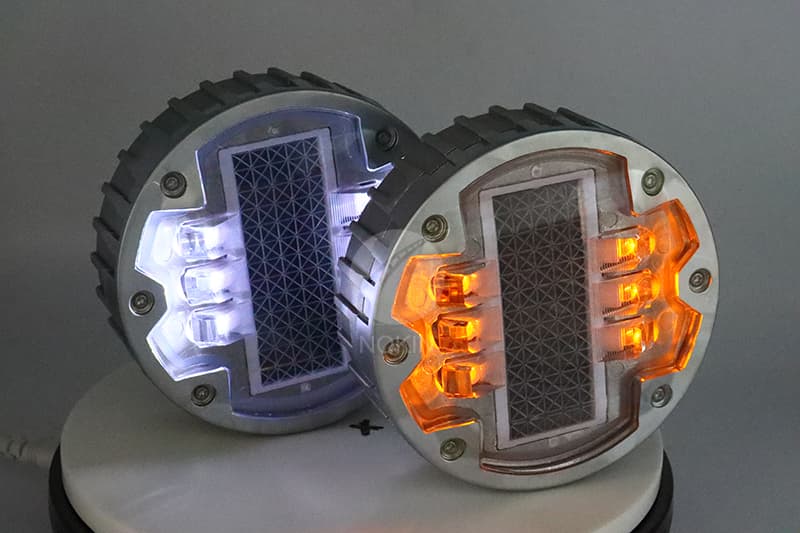 IP68 Solar reflective road stud for bridge