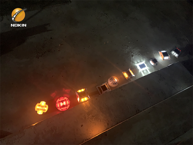 Colorful China Solar road studs Price
