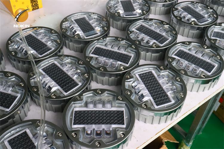 Embedded Solar Road Stud For Road Safety
