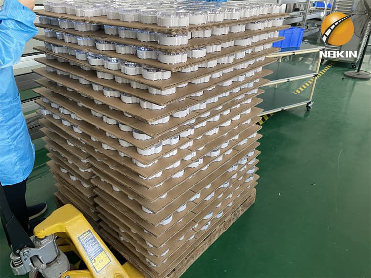 High load capacity LED solar road stud