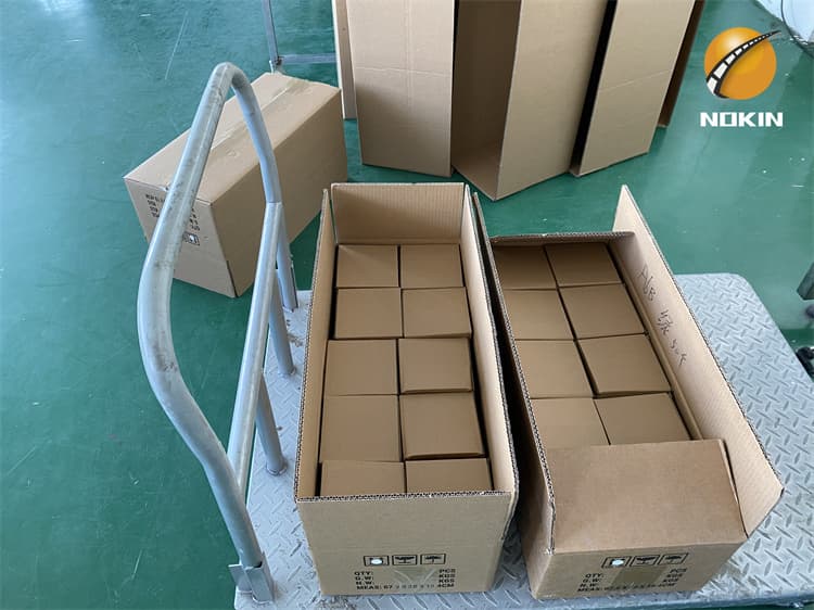 NOKIN Solar Road Stud’s Packing