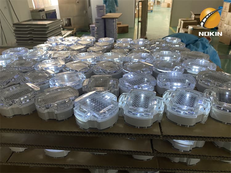 Urban Road Solar Road Markers Installation