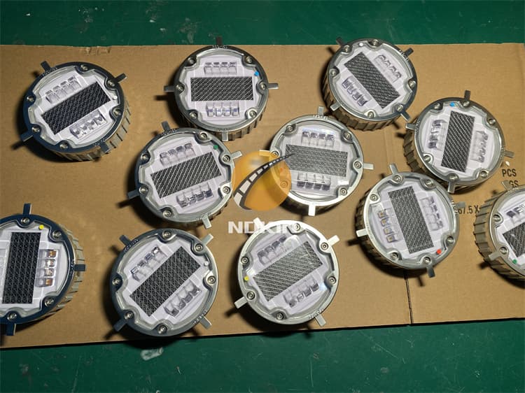 Aluminum anti-compression and anti-corrosion road studs