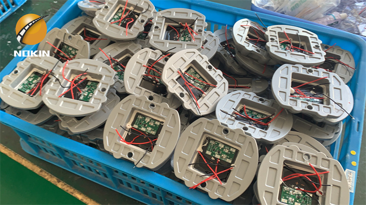 Aluminum solar road studs are structurally stable