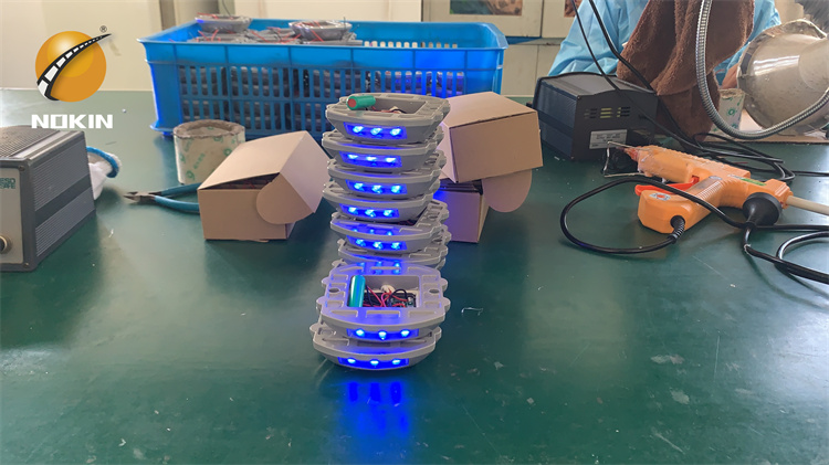 Durable aluminum solar road studs