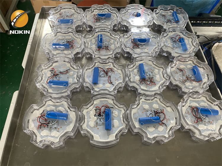 IL300 LED Solar Road Stud for heavy duty