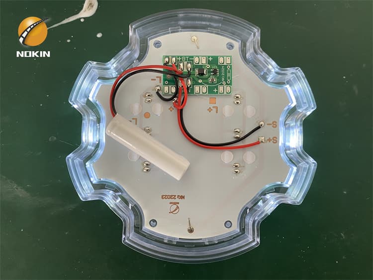 Manufacturing process of solar road studs