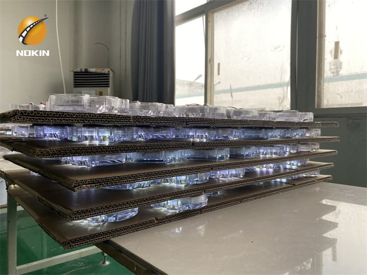 Manufacturing process of solar road studs