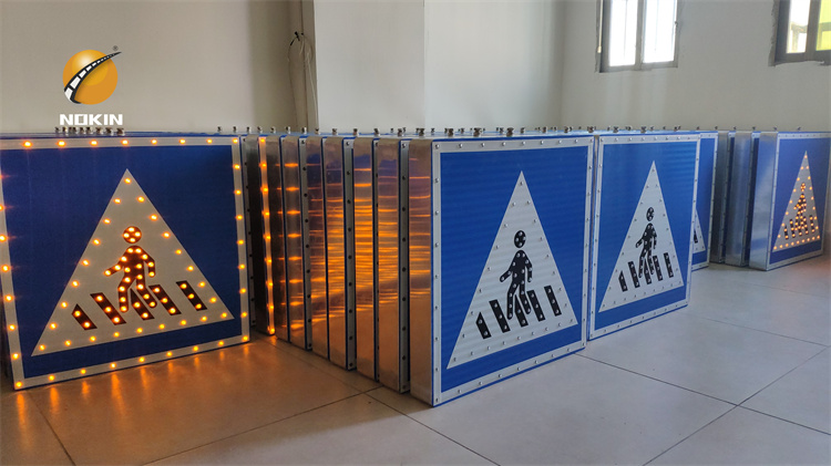 Solar Powered LED Flashing Traffic Signs