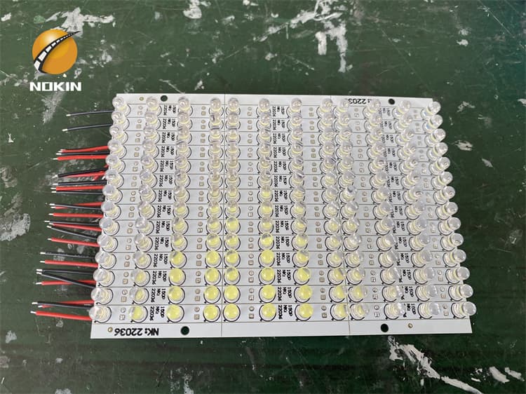 Two-way synchronous flashing LED solar road stud