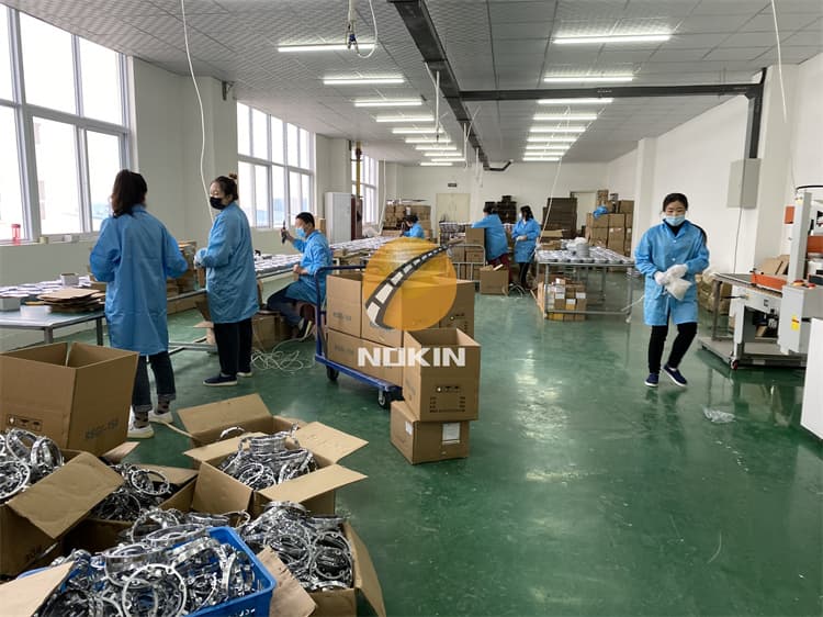 Waterproof and pressure resistant solar road stud