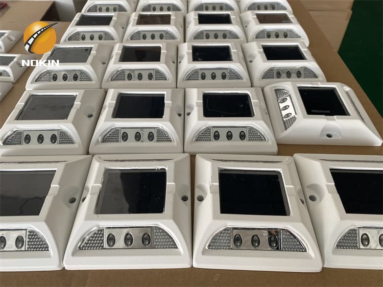 Flush solar road stud on sale at the end of the year