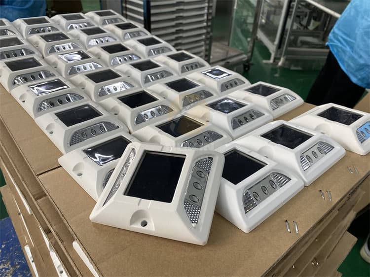 Flush solar road stud on sale at the end of the year
