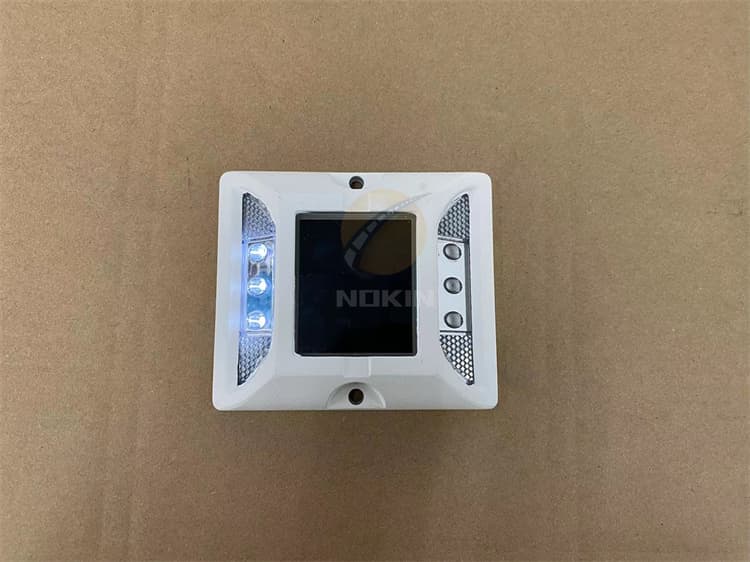 Flush solar road stud on sale at the end of the year